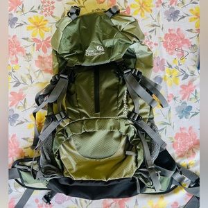 New Outlander 50L green backpack